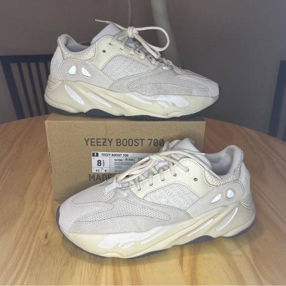 yeezy boost 700 8.5